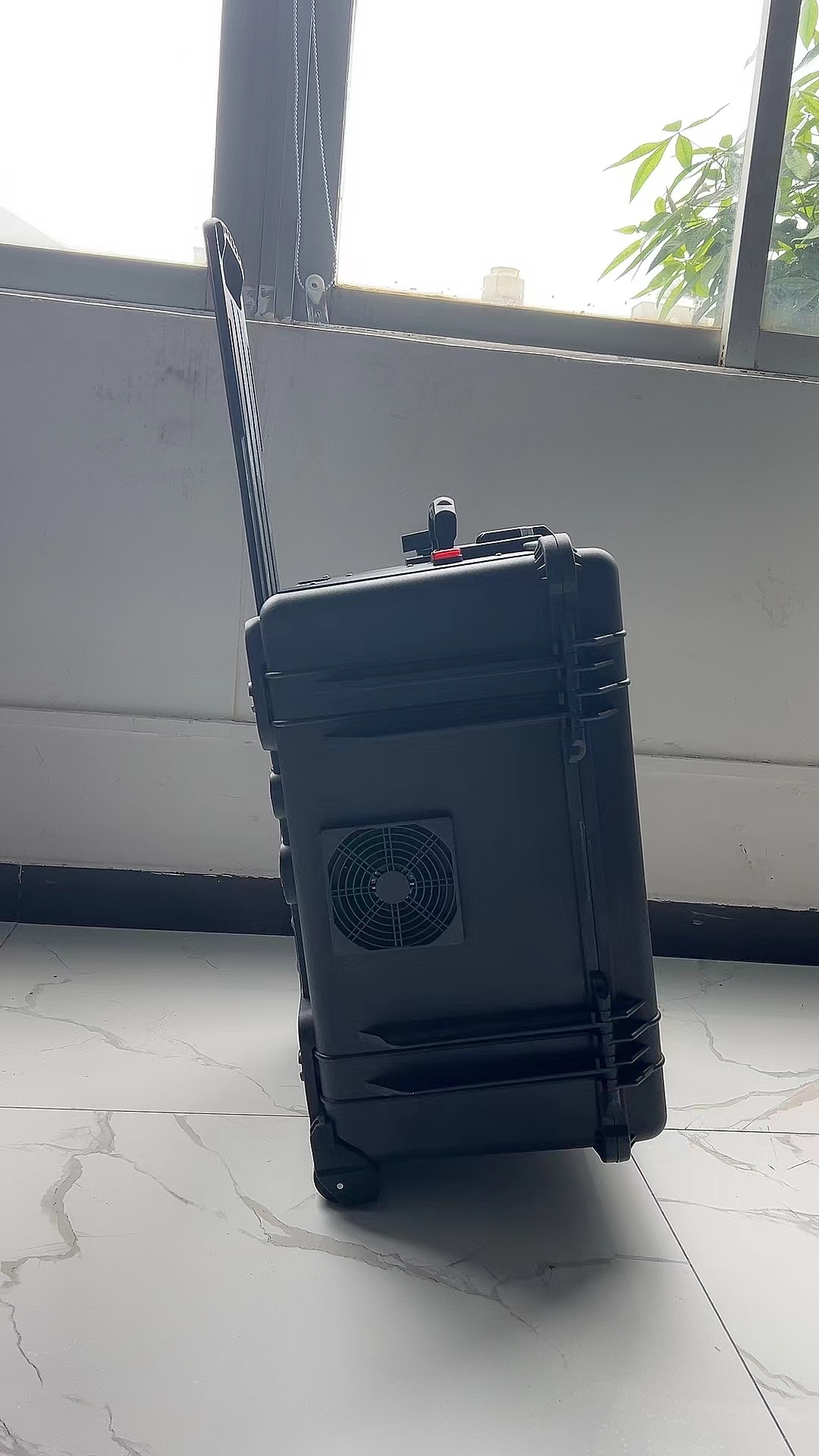 安达手拉箱型移动通信干扰器